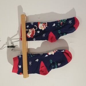 Christmas crew socks 🎁 free with any purchase / bundle!